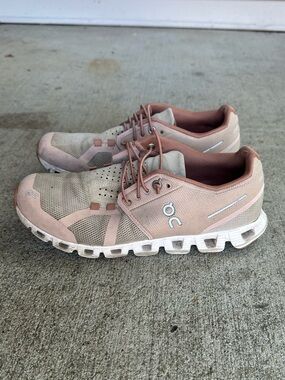 On Running Women’s Cloud Sneakers in Dusty Pink and Beige